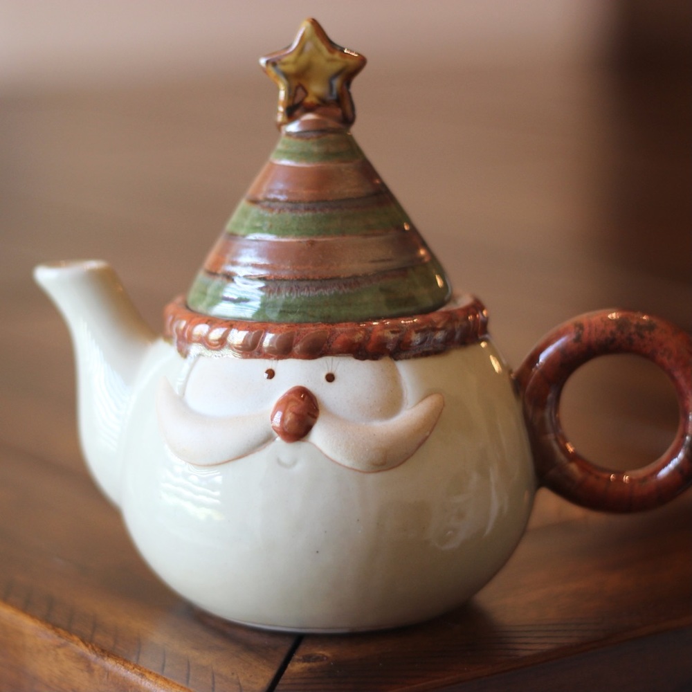 Vintage Stoneware Primitive Santa Claus Christmas Tea Pot